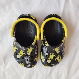 Kids Black and Yellow Crocs Size C5 Baby These shoes Are In Like new Condition.